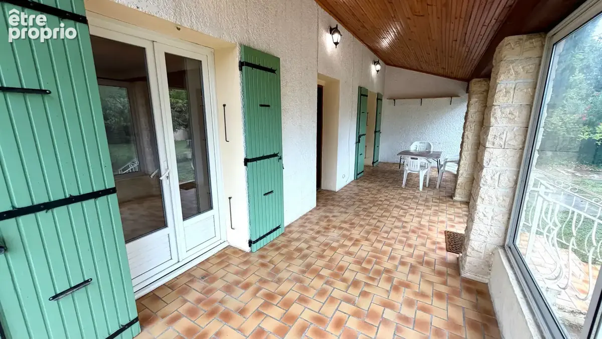 Villa traditionnelle sur 1035 m² de jardin exposé sud. - photo 2