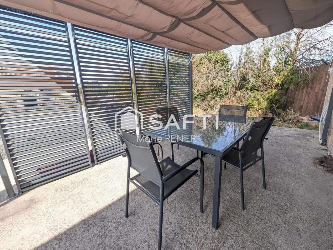 Maison 130 m² à Lezigne  - photo 3