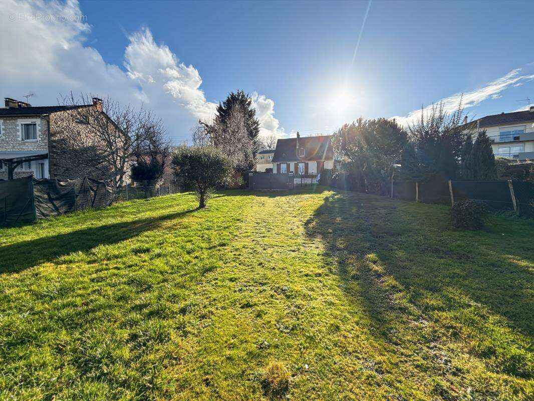 Terrain à COULOUNIEIX-CHAMIERS