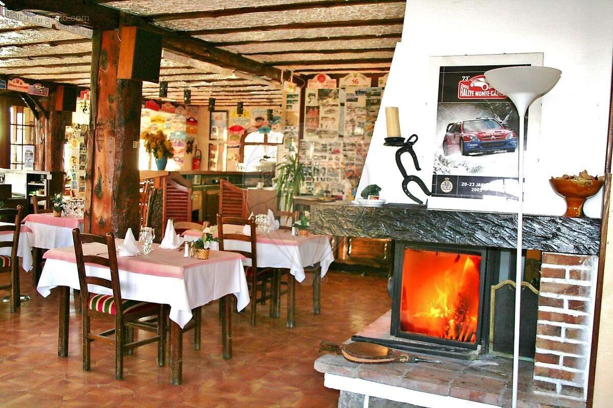 Commerce à L&#039;ESCARENE