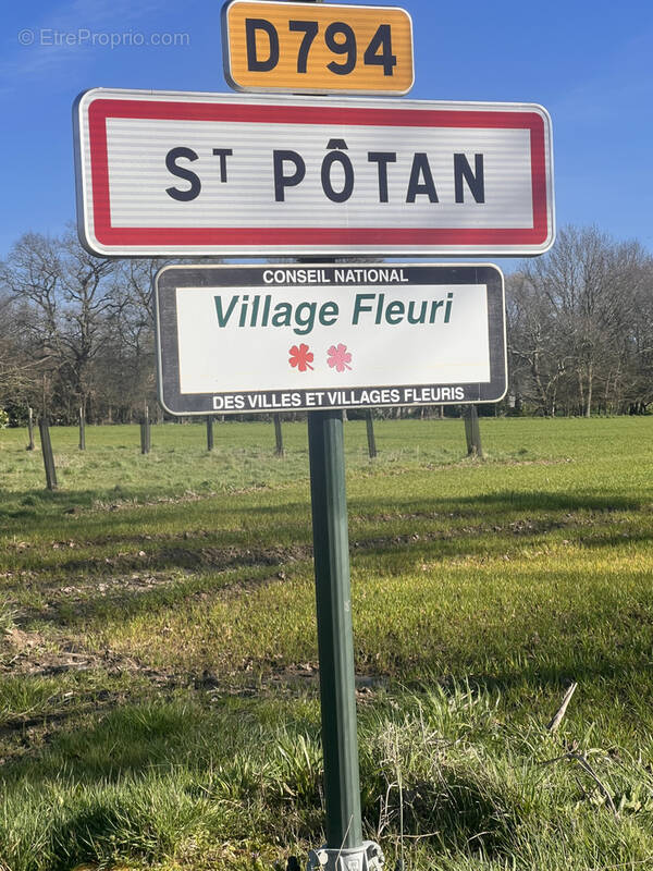 Terrain à SAINT-POTAN