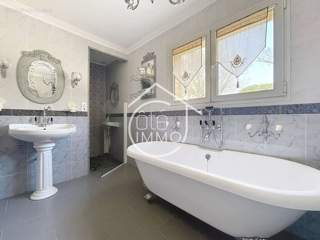 Maison à MONTPEYROUX