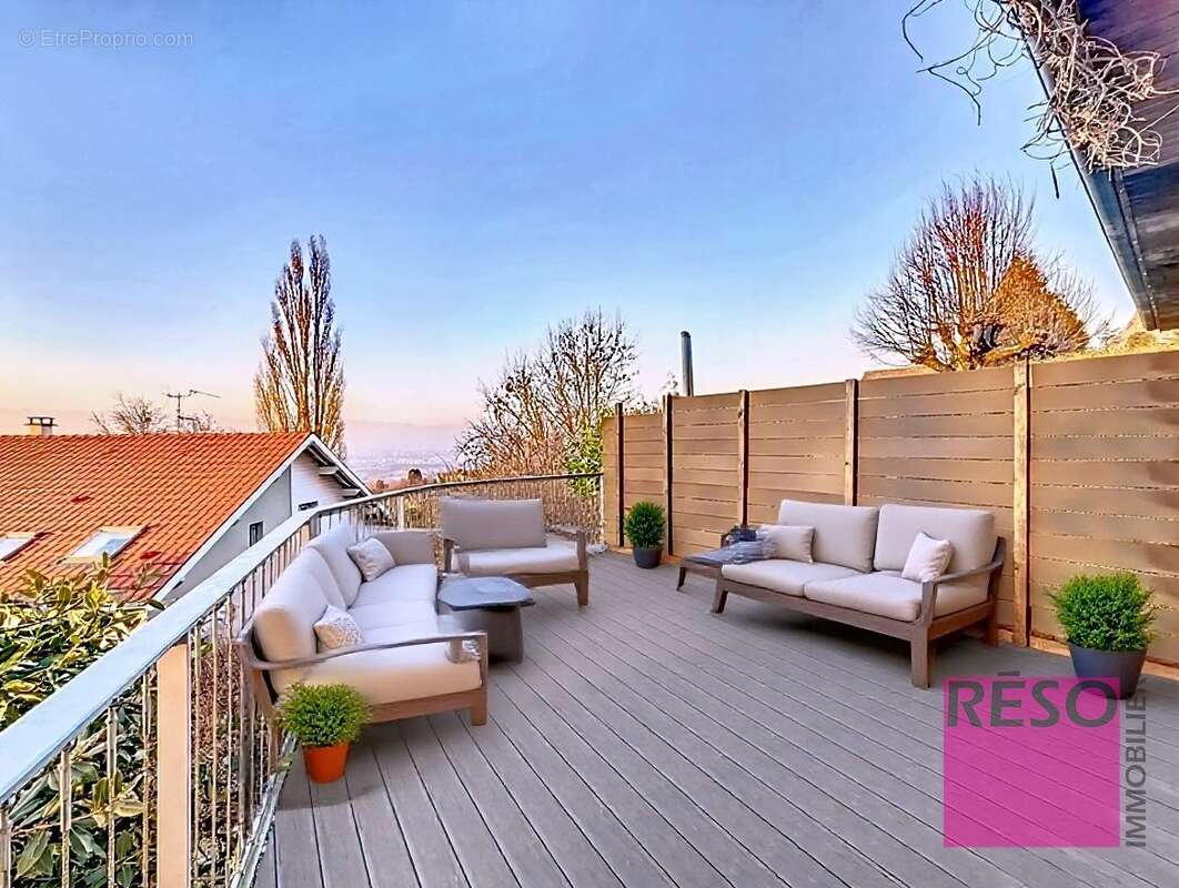 Maison à COLLONGES-SOUS-SALEVE