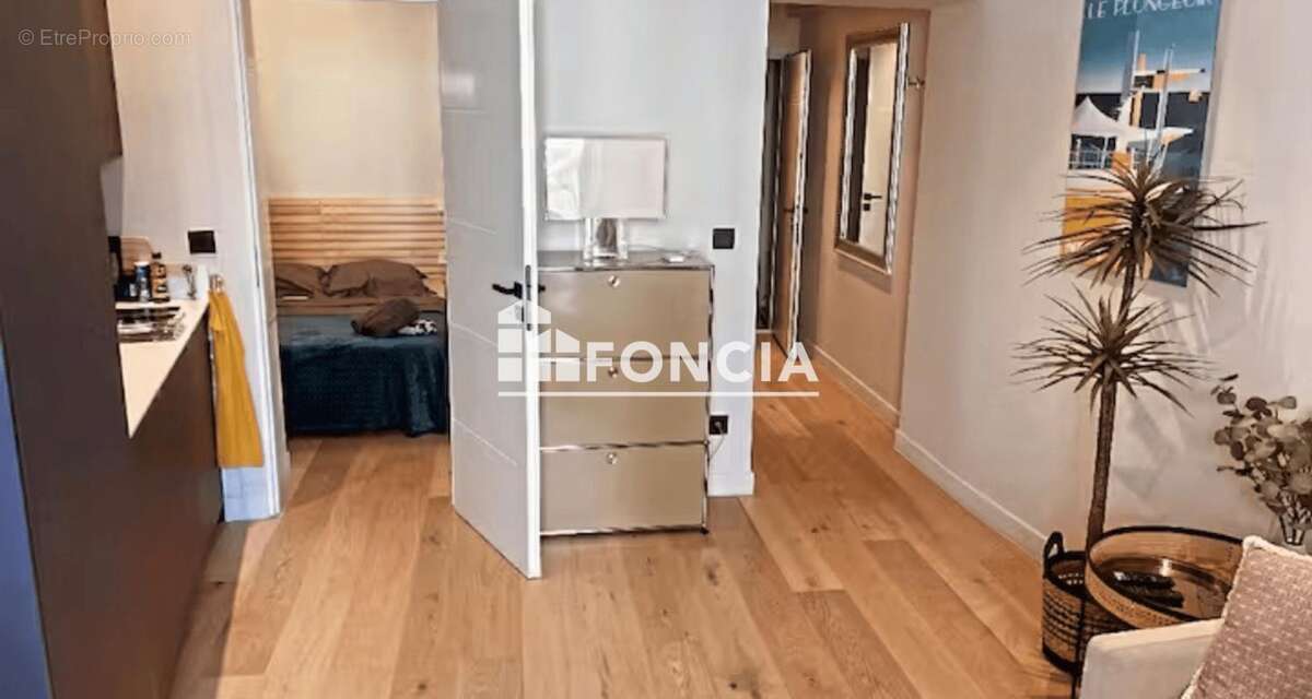 Nice carre d'or liberte 2p 26m² renove avec balcon - photo 7