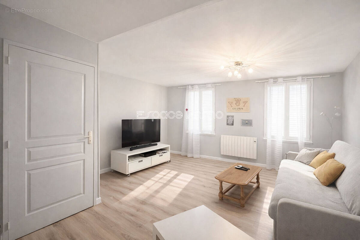 Appartement à MALAUNAY