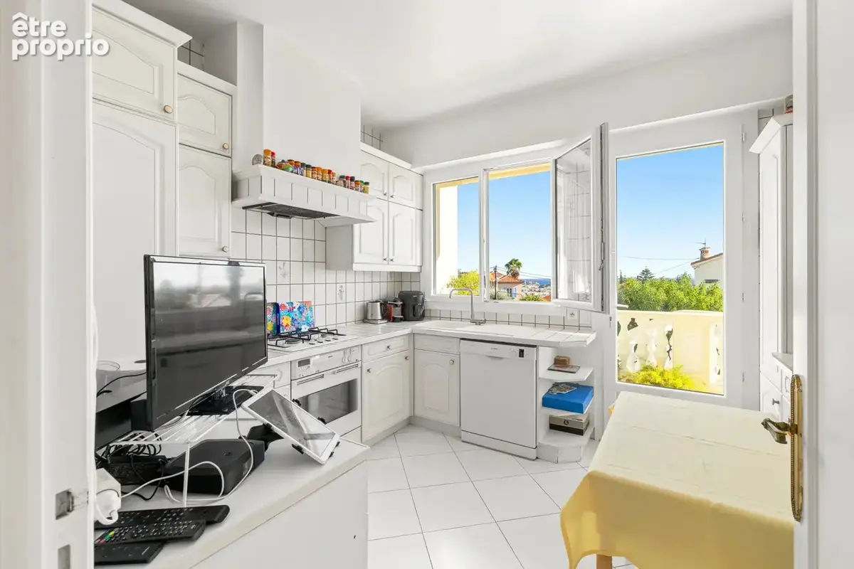 Nice Nord - Collines Saint-Sylvestre - Villa contemporaine 240m2 - jardin - photo 8