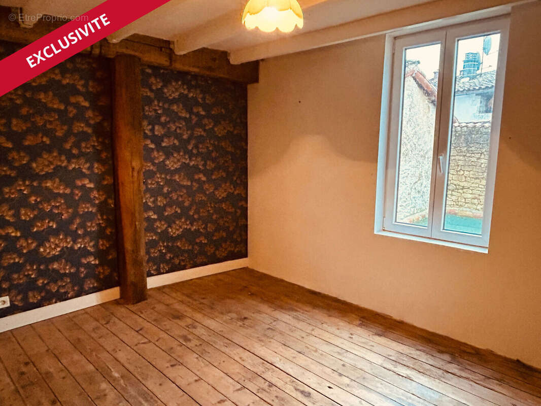 Maison à NANTEUIL-EN-VALLEE