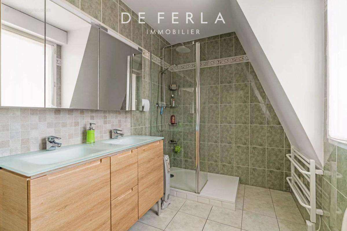 Appartement à PARIS-14E