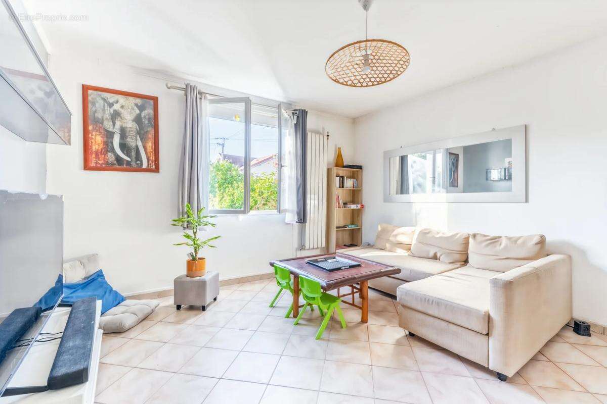 Maison à LES MUREAUX