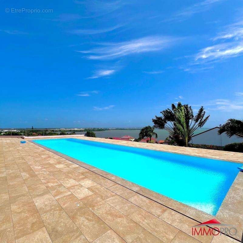 Maison à PETIT-BOURG