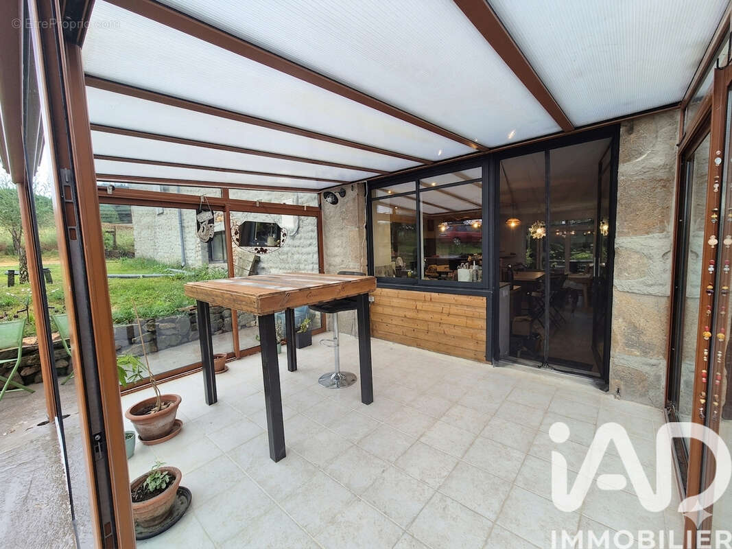 Maison 271 m² à Vernet-La-Varenne  - photo 2