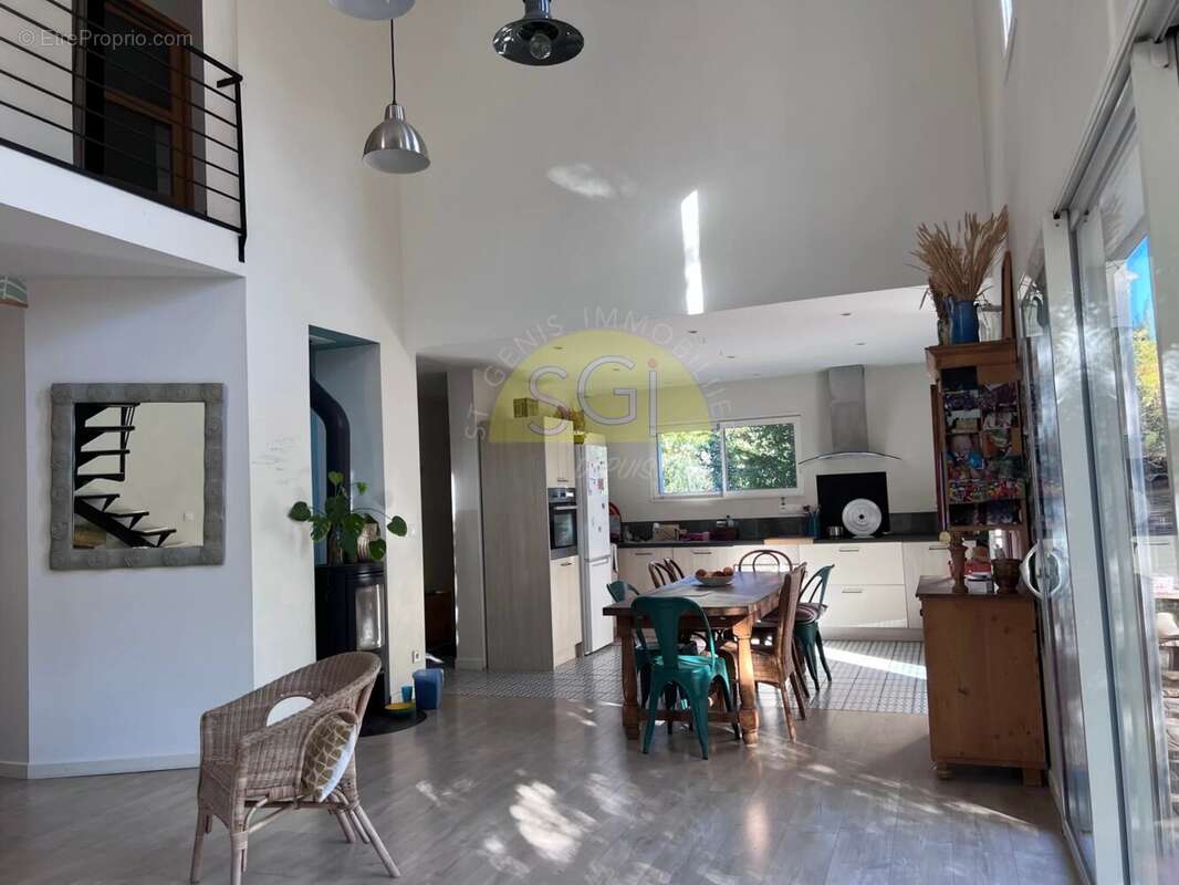 Maison à SAINT-GENIS-DES-FONTAINES