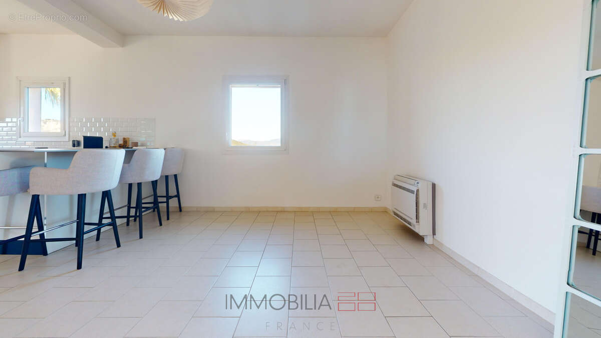 À vendre   maison - appartement indépendant - piscine et dépendances - photo 9