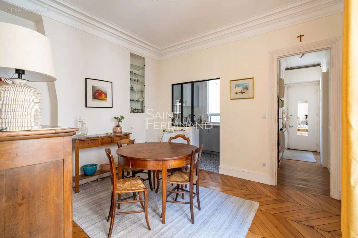 Appartement à PARIS-17E