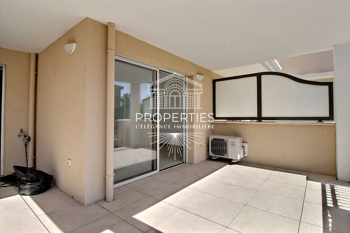 Appartement à BORMES-LES-MIMOSAS