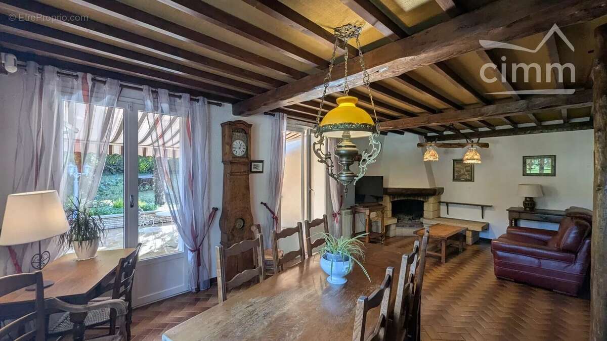 Maison à SAINT-PIERRE-DE-CHANDIEU