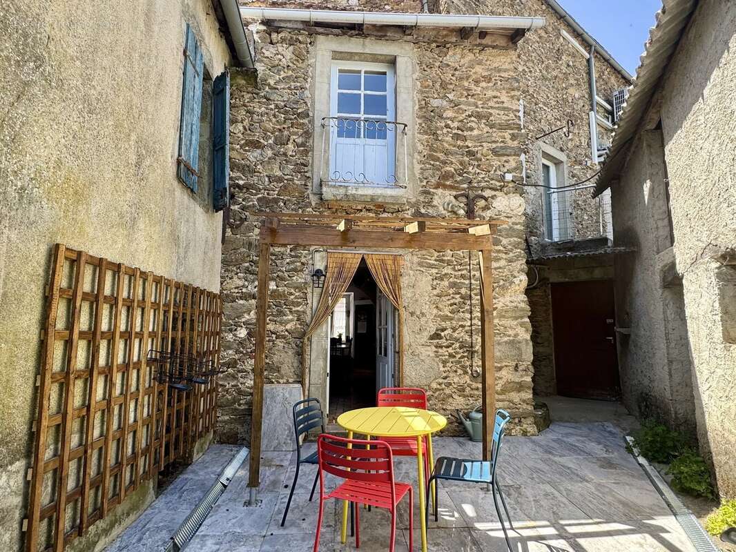 Maison de village avec jardin et grange - photo 2