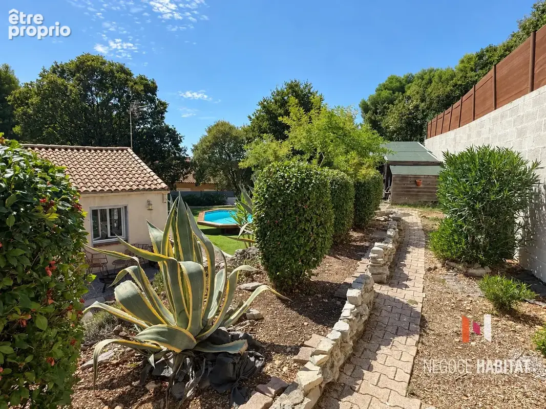 Maison de plain-pied 100 m2 avec piscine, terrain 650 m2 , proche centre du village - photo 12
