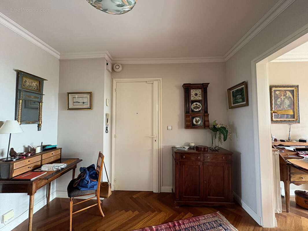 Bel appartement T5 traversant de 126 m² donnant sur une terrasse Sud Ouest avec vue panoramique sur la Chézine en étage élevé av - photo 10