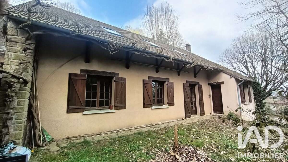 Maison 221 m² à Saint-Laurent-Les-Eglises  - photo 2