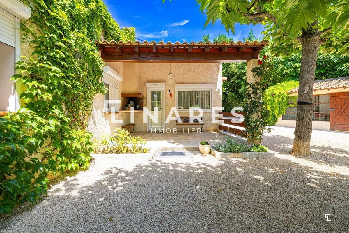 LA  FAMILIALE - Villa T5 de 125m² + Appartement de 46m² + Garage de 19m² -  Piscine - Parcelle 1500m² - 13013 Château Gombert - photo 18