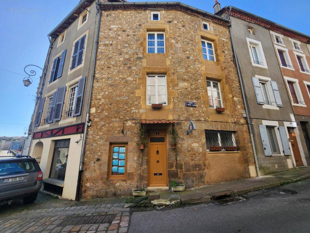 Maison à CONFOLENS