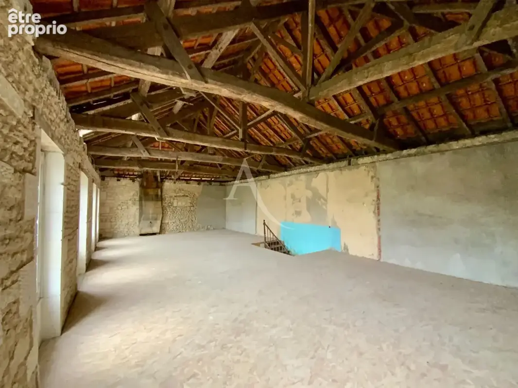 Maison en pierre 162 m2 + dépendances - photo 8