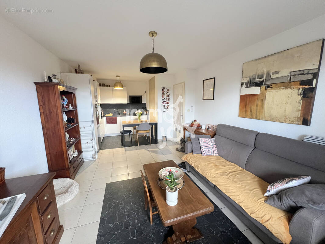 Appartement à BEAUZELLE