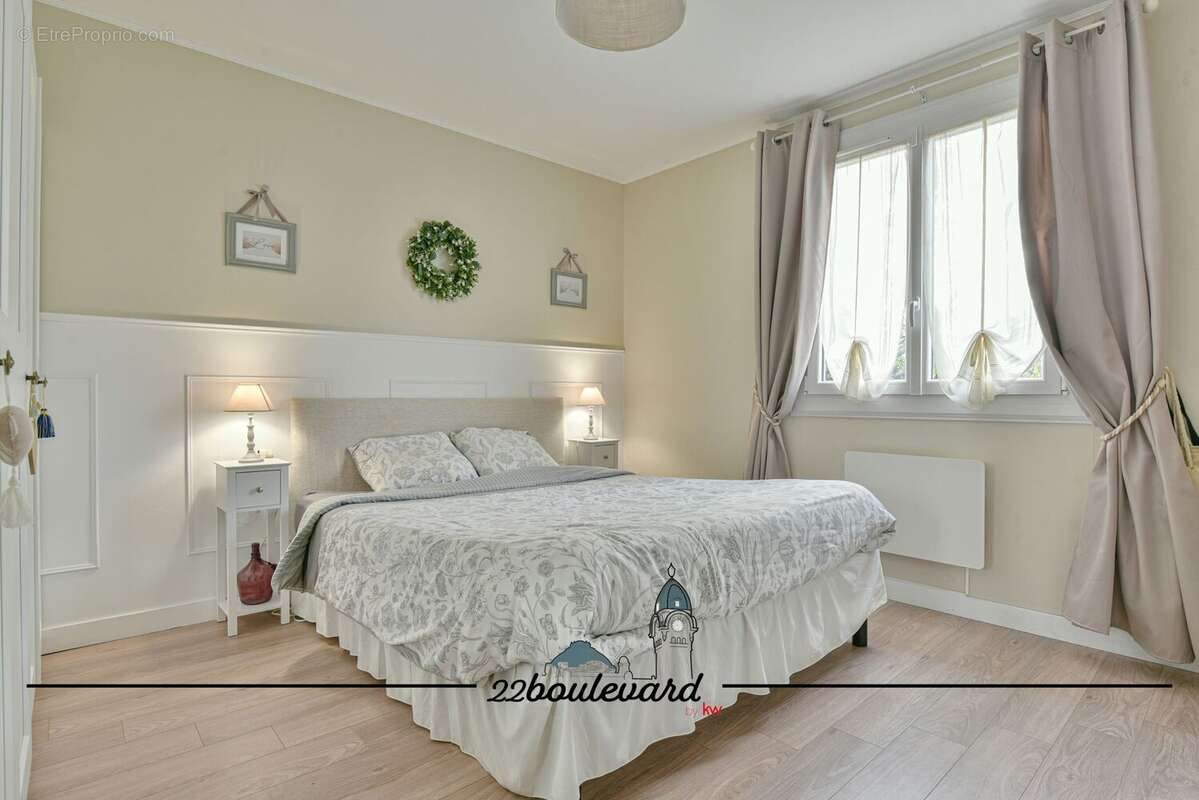 Maison à SAINT-GENEST-SUR-ROSELLE