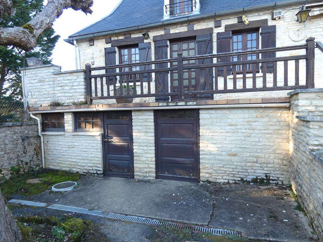Maison à HAUTEFORT