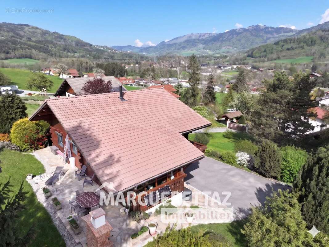 Maison à BOEGE