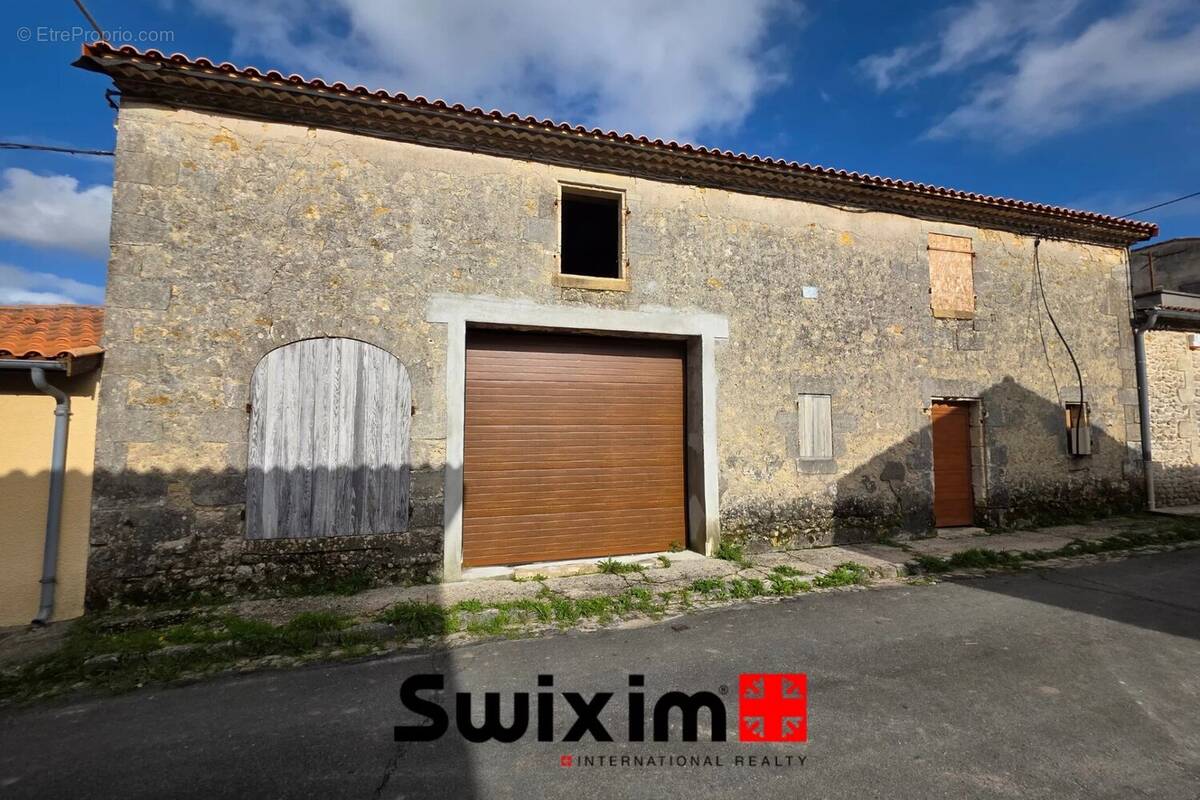 Maison à SAINT-ESTEPHE