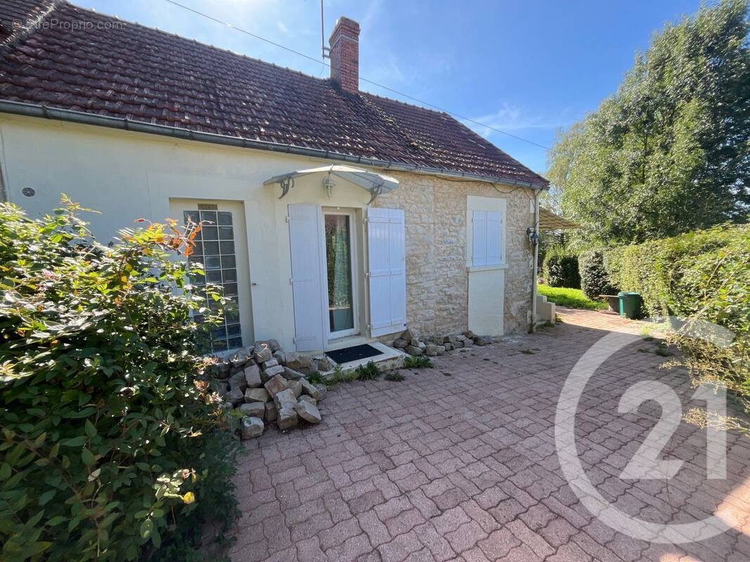 Maison à CHATEAUNEUF-VAL-DE-BARGIS