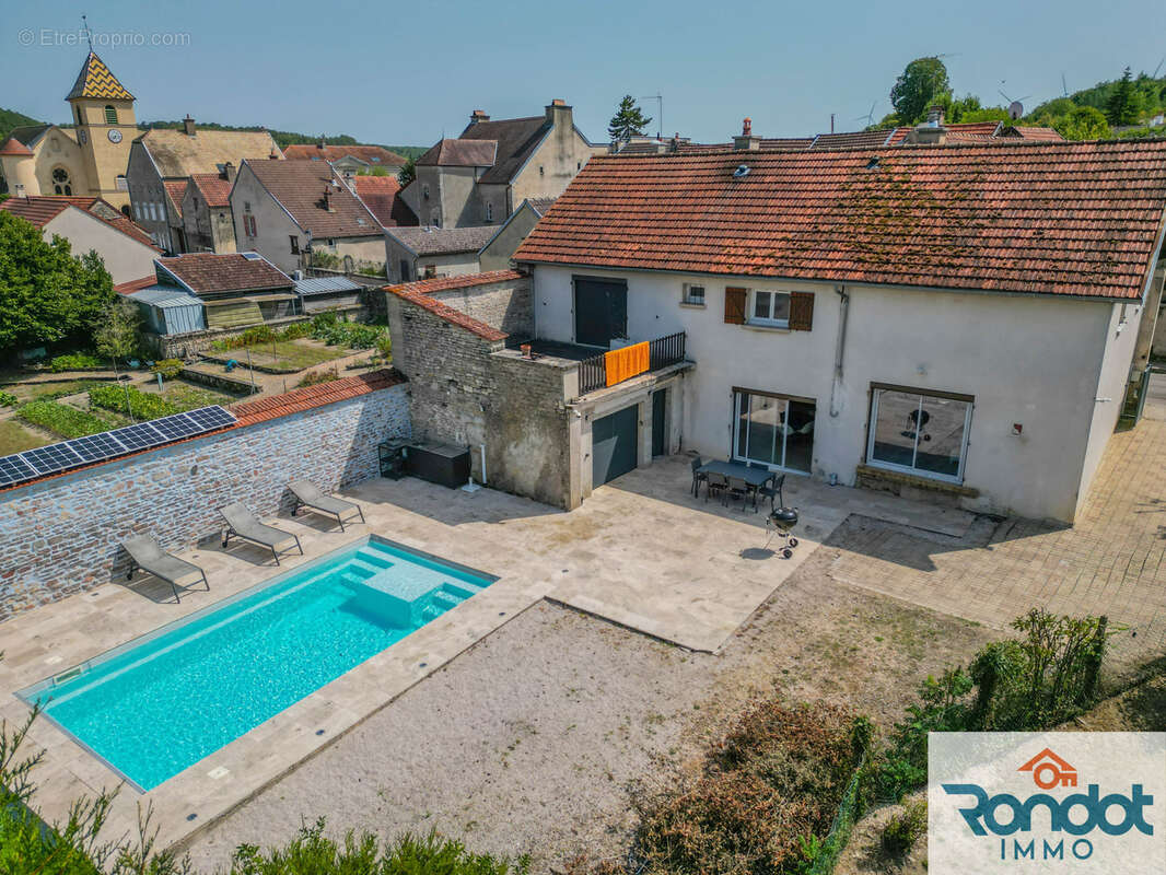 Maison à MAREY-SUR-TILLE