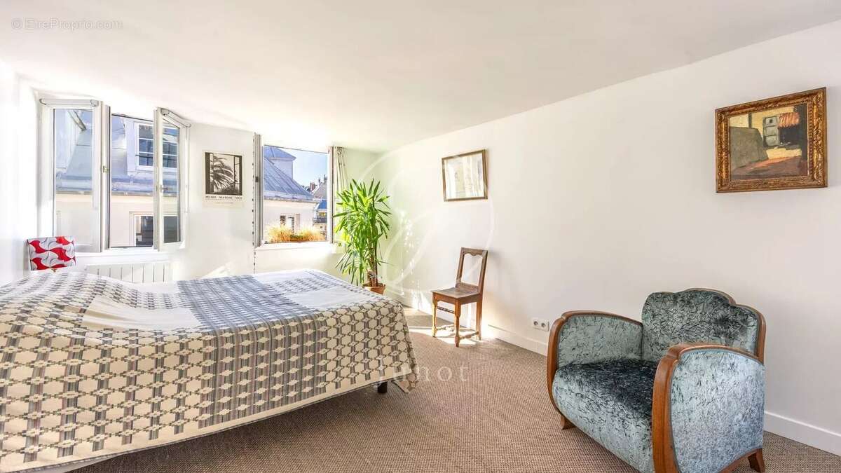 Appartement à PARIS-2E