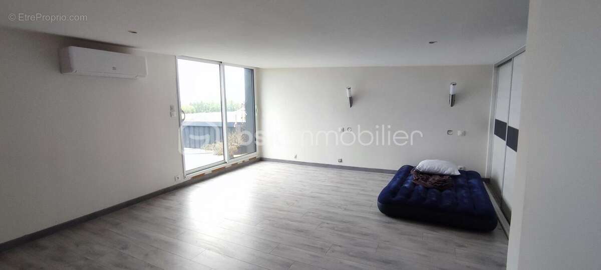 Commerce à SAINT-ANTOINE-DU-ROCHER