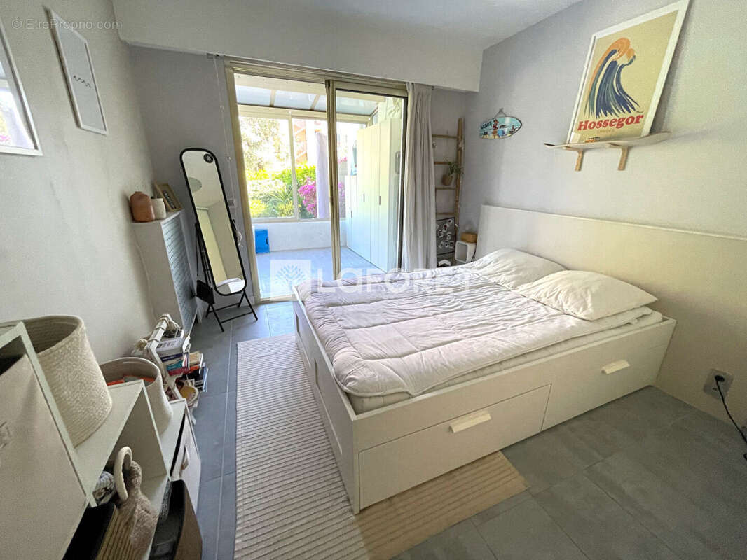 Appartement à SAINT-LAURENT-DU-VAR