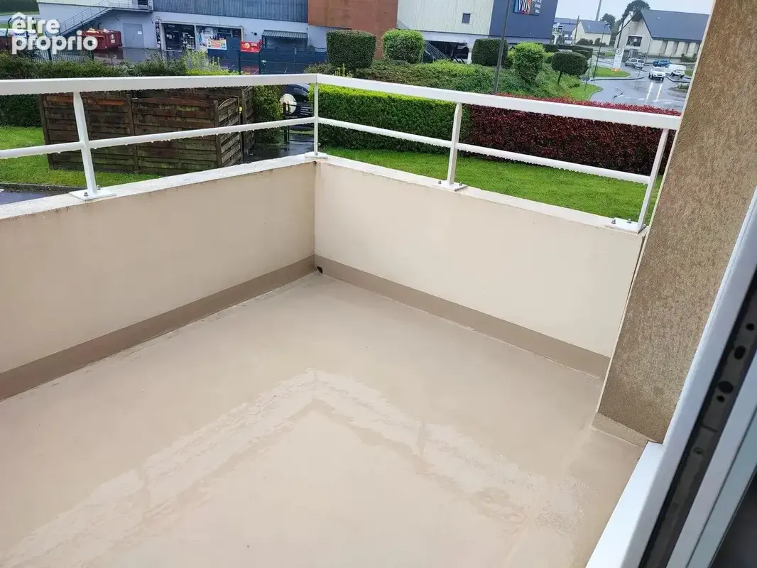 Lehon - t2 lumineux avec balcon, parking & résidence sécurisée - photo 7