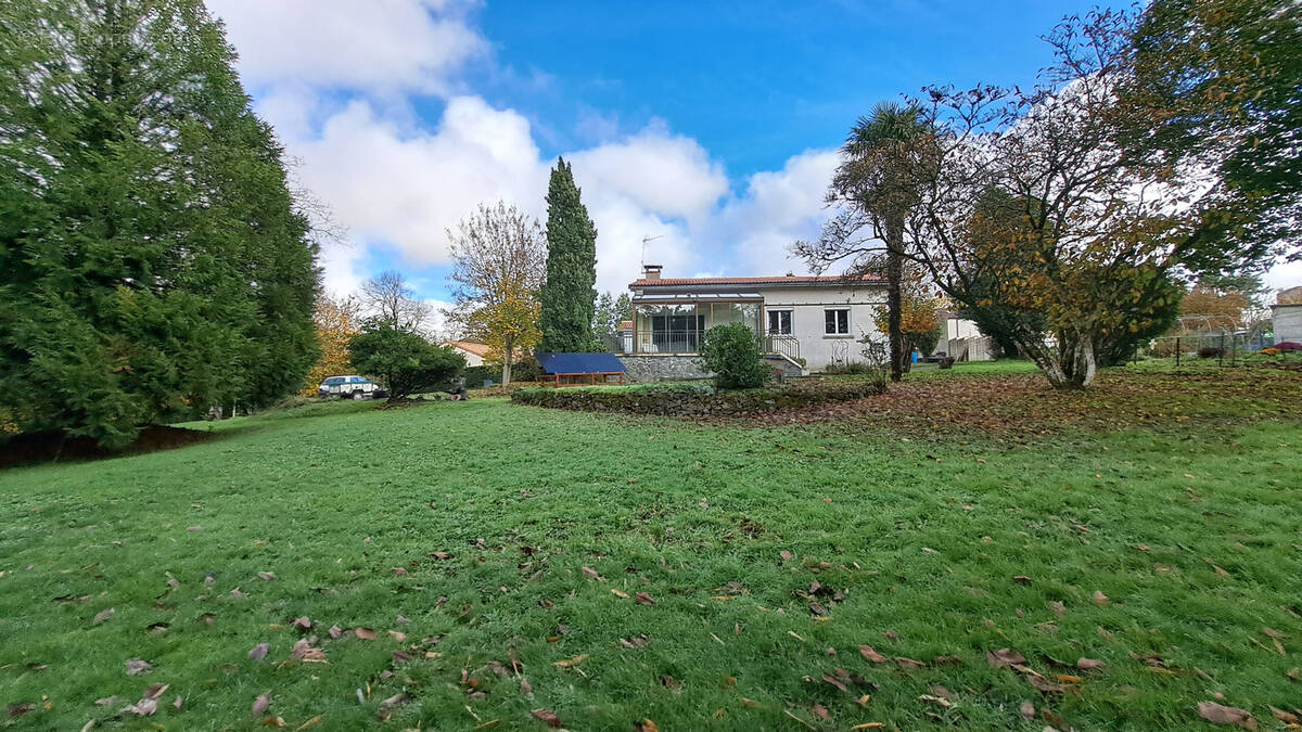 Maison à MAZIERES-EN-GATINE