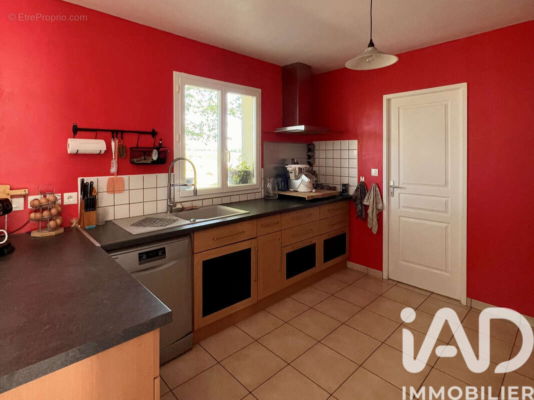 Maison 124 m² à Voulgezac  - photo 8