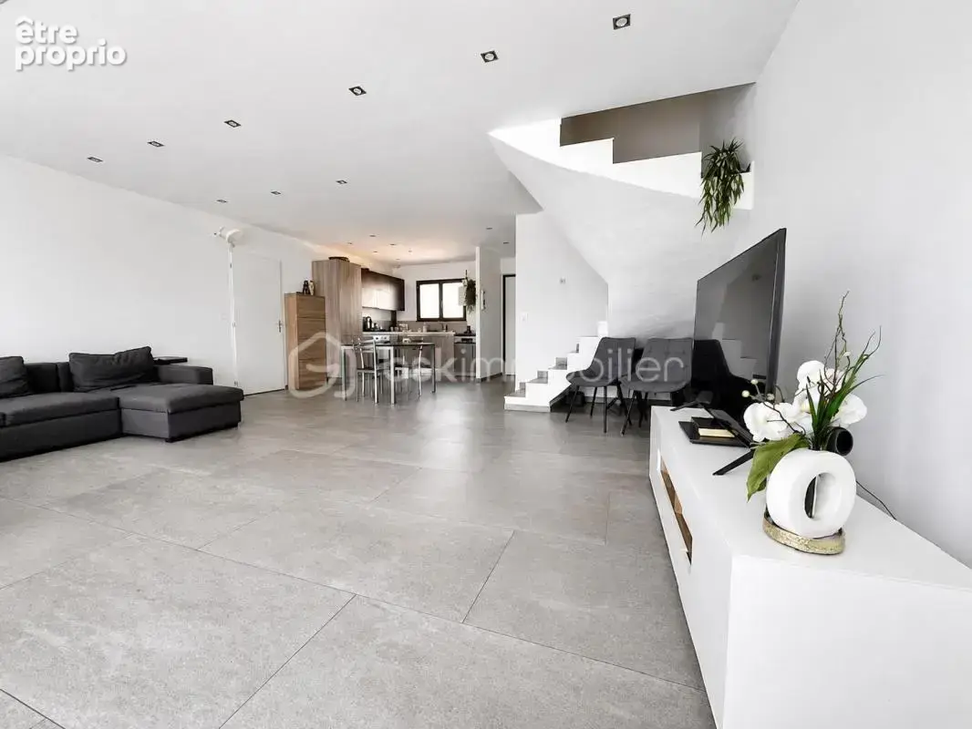Maison de type T5 sur la commune de Voiron - photo 4