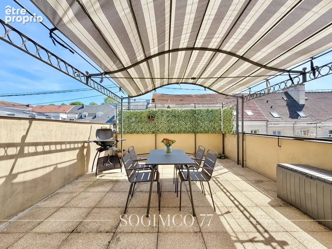 Exceptionnel en hyper centre : duplex au dernier étage avec ascenseur et terrasse de 25 m2 - photo 2