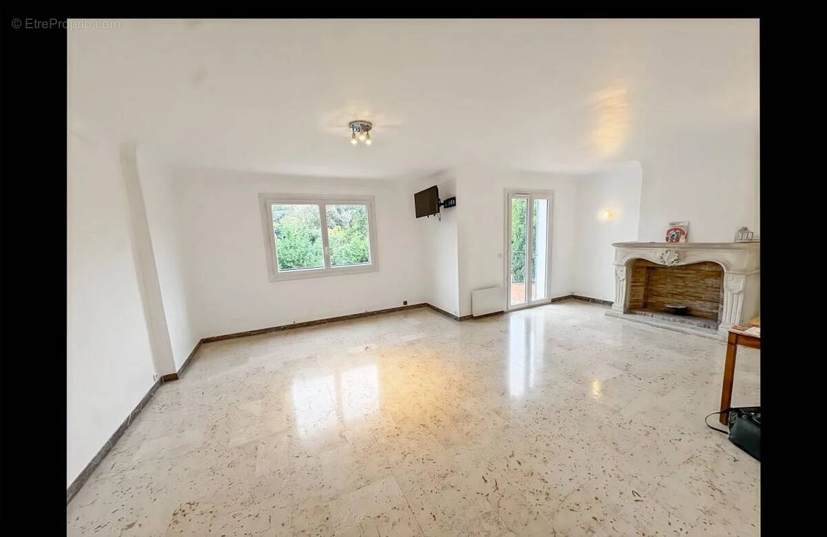 Appartement à MOUGINS