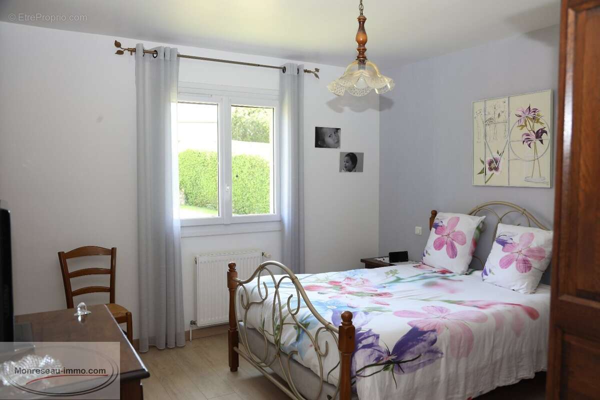 Maison à CHEVAGNY-LES-CHEVRIERES