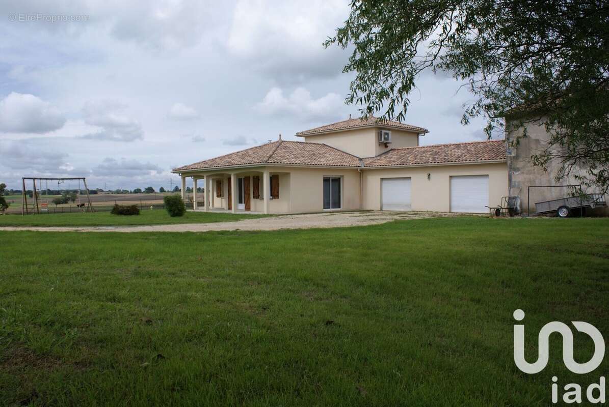 Maison 158 m² à Chepniers  - photo 3