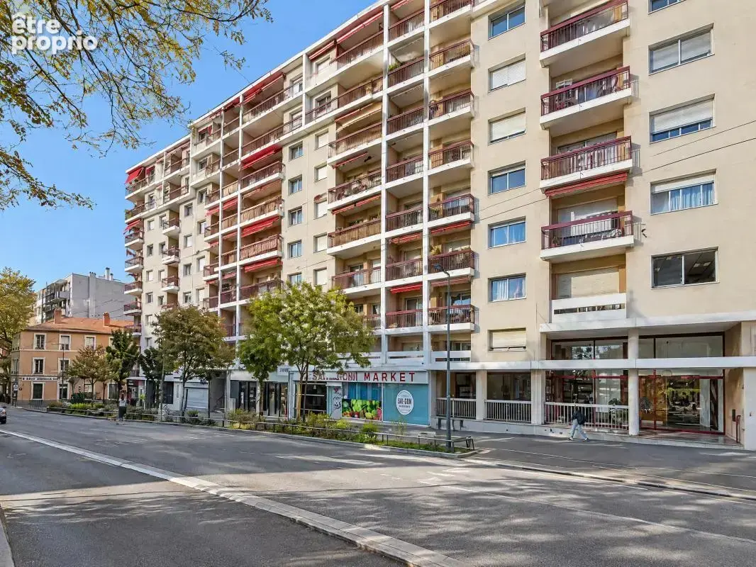 Appartement - 2 Chambres - 2 Balcons - Place de Parking en sous sol - Cave - Jolie vue dégagée - Proche toutes commodités - photo 27