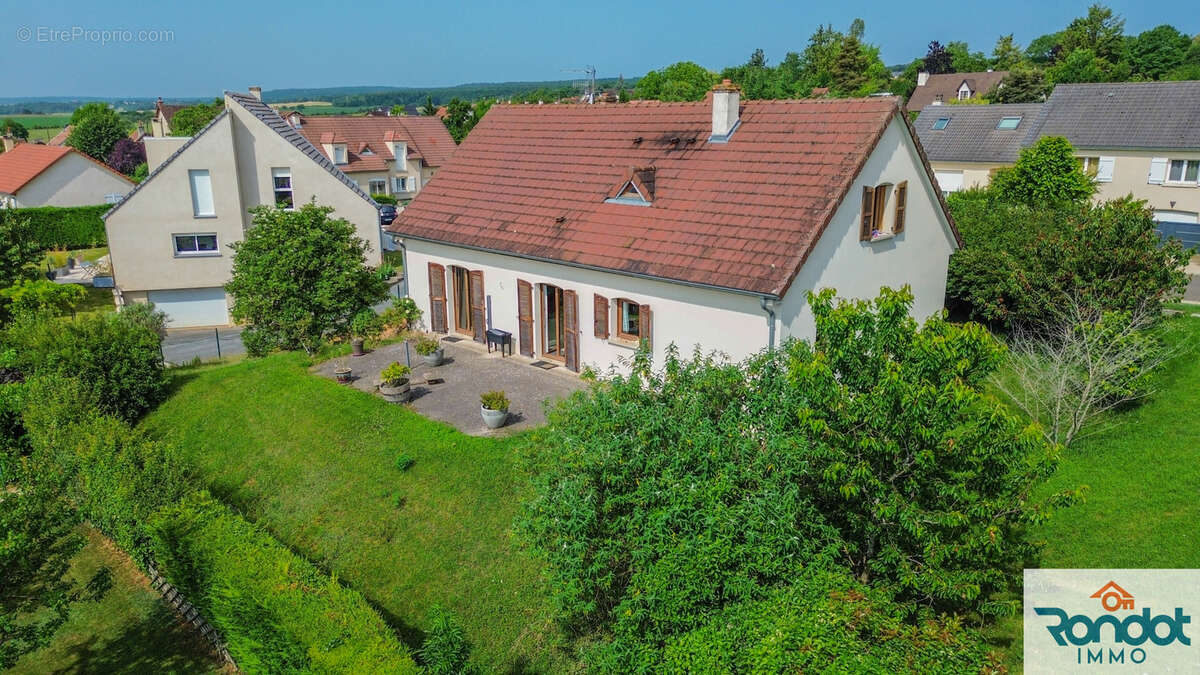 Maison à SAVIGNY-LE-SEC