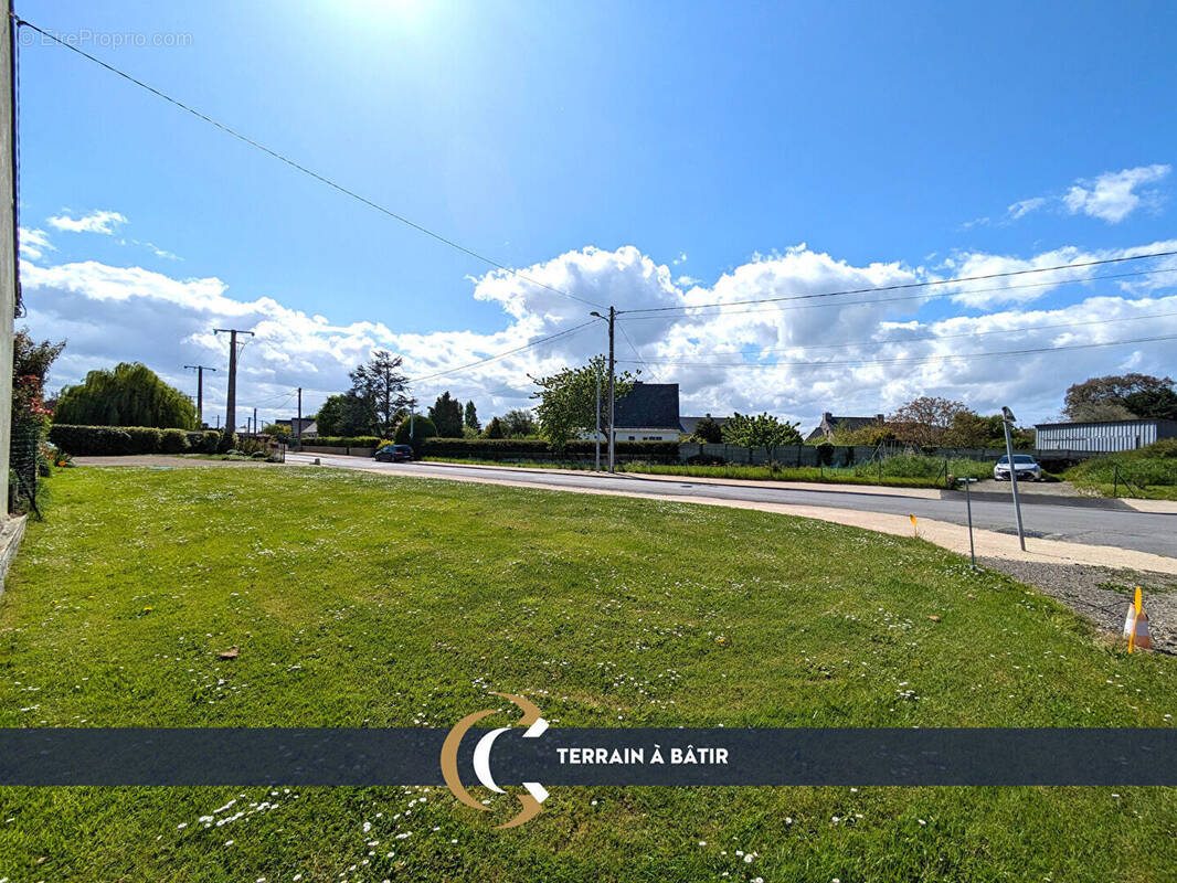 Terrain à LE VIVIER-SUR-MER