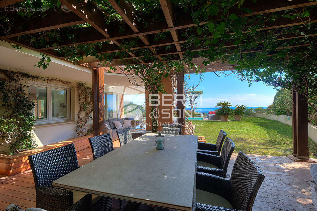 Appartement à MANDELIEU-LA-NAPOULE