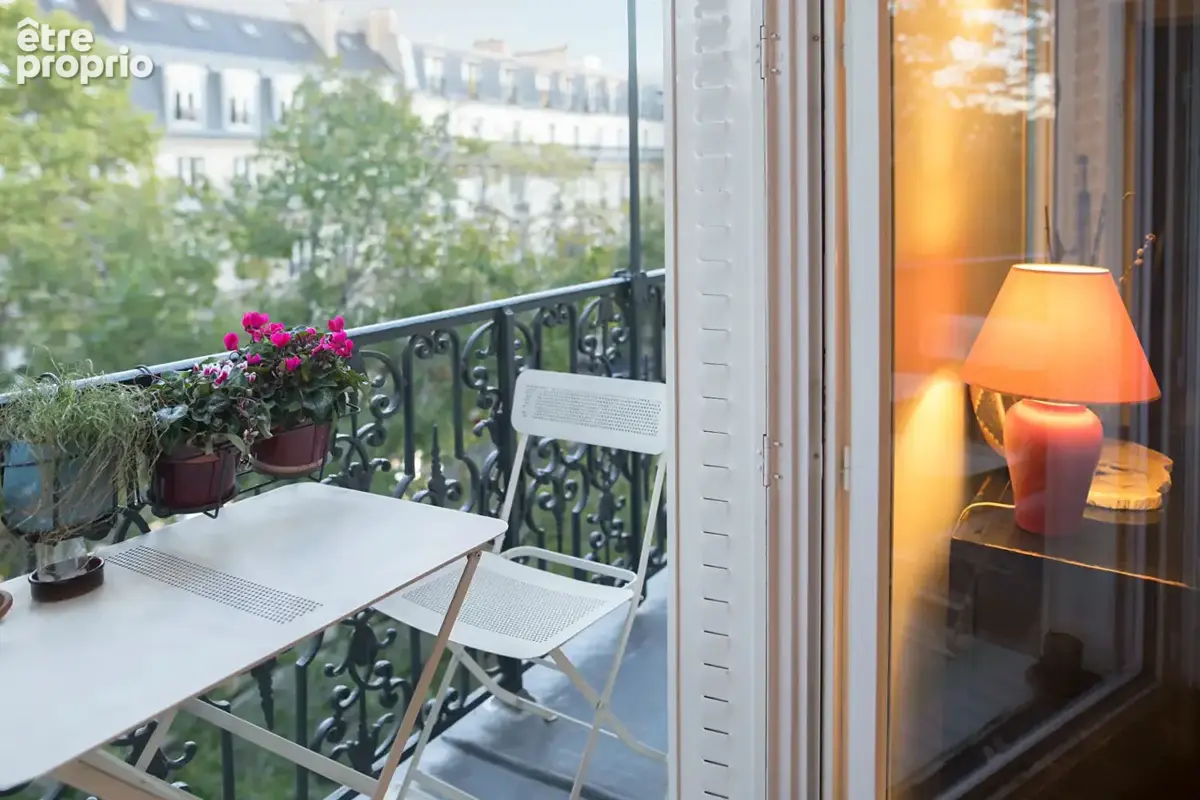 Angle rue rocroy - élégant appartement parisien avec ascenseur . balcon filant .vue dégagée - photo 8